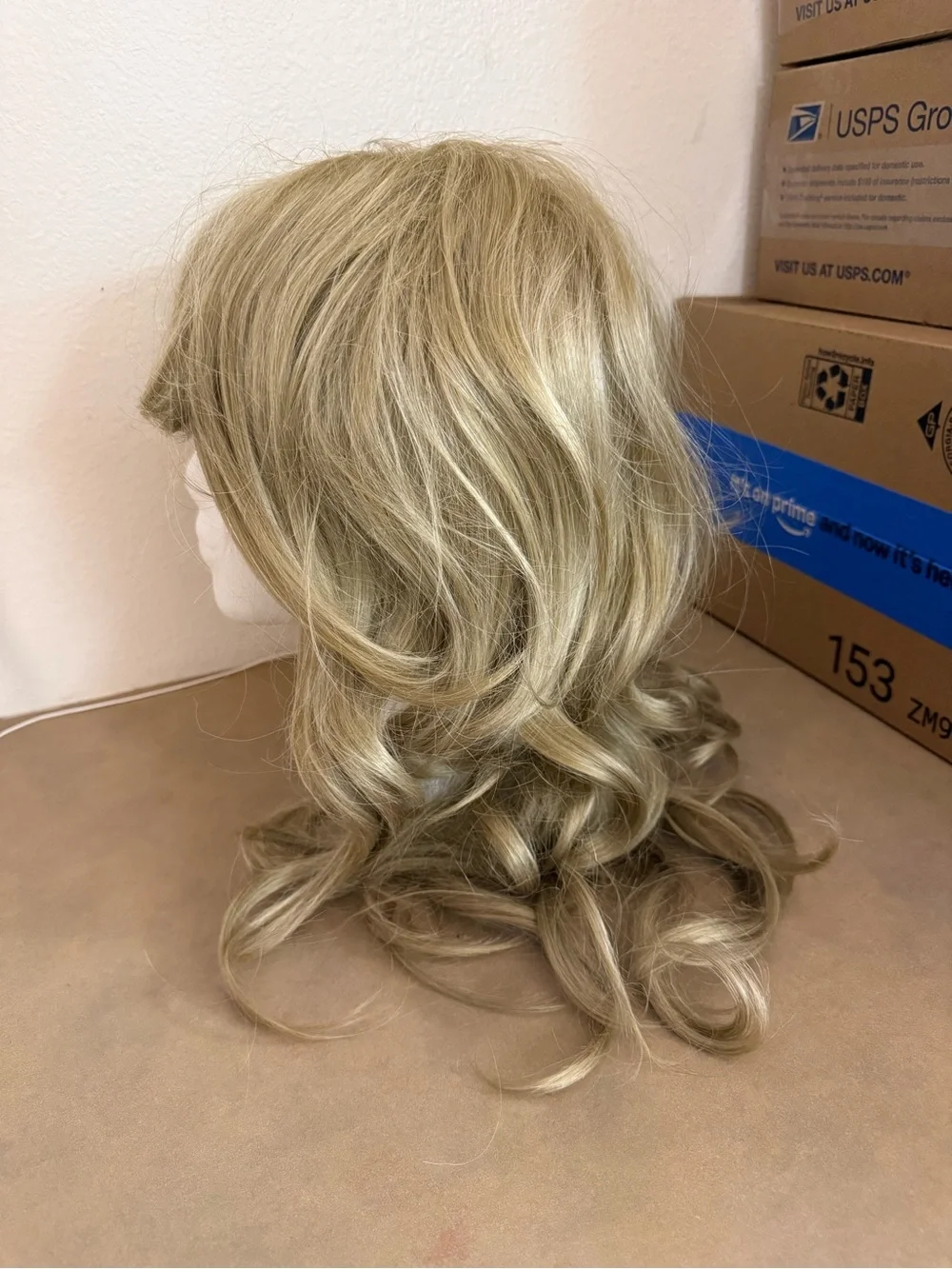 Blonde Women's Synthetic Wig with Soft Waves